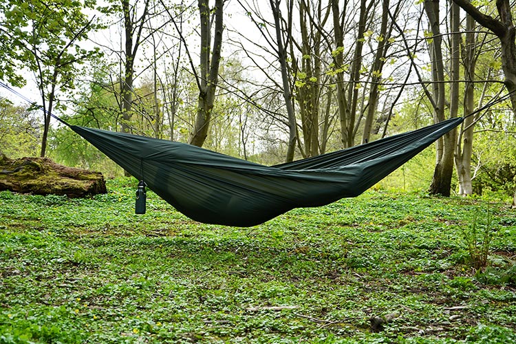 dd-chill-out-hamac-d-tente-vert-olive-porte-gobelet image 3